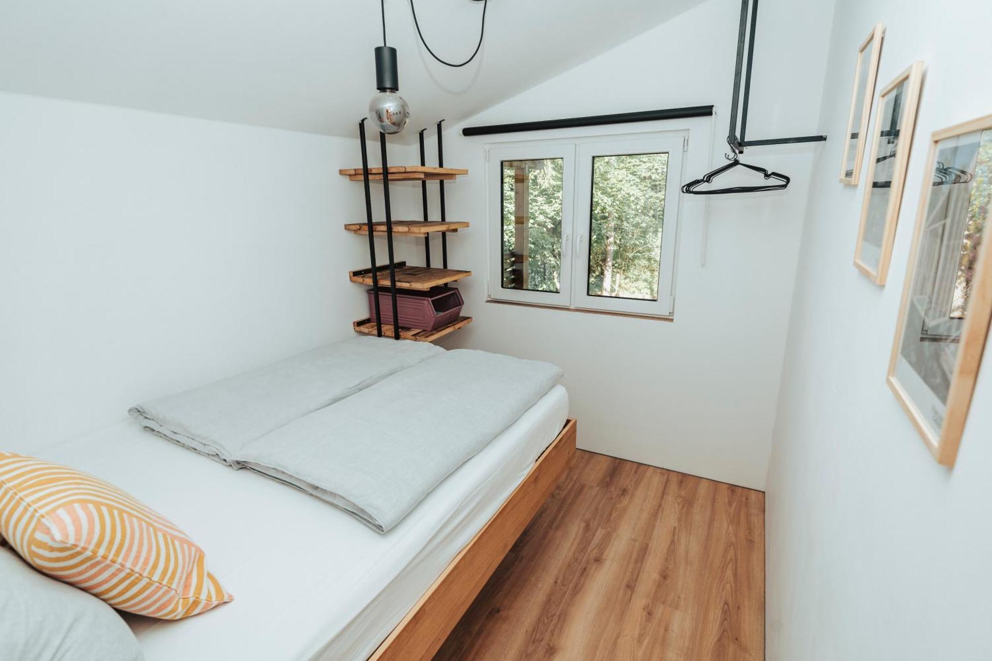 Modernes Tinyhouse Trailer Cabins Am Waldrand - Mit Seezugang エーギング エクステリア 写真