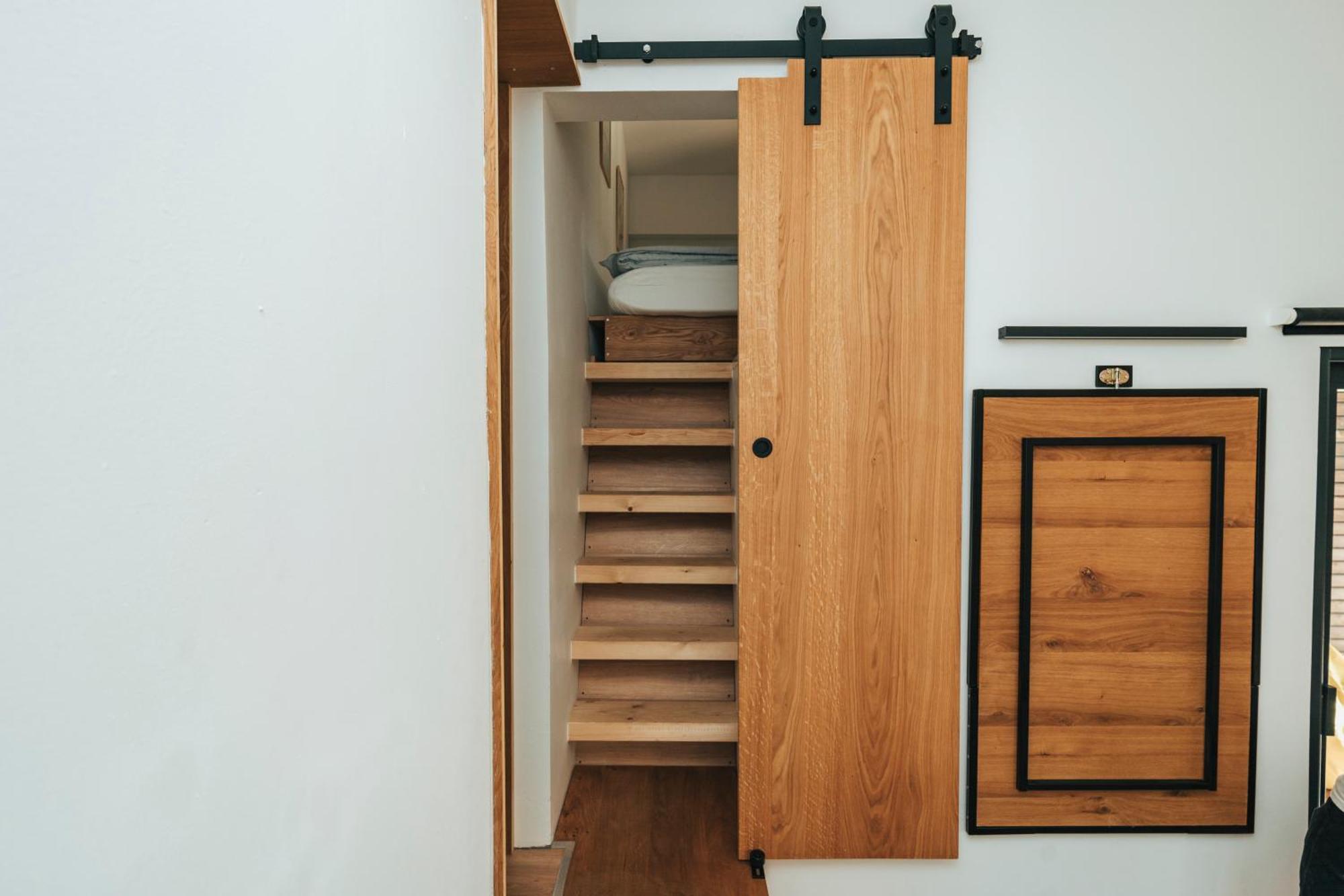 Modernes Tinyhouse Trailer Cabins Am Waldrand - Mit Seezugang エーギング エクステリア 写真