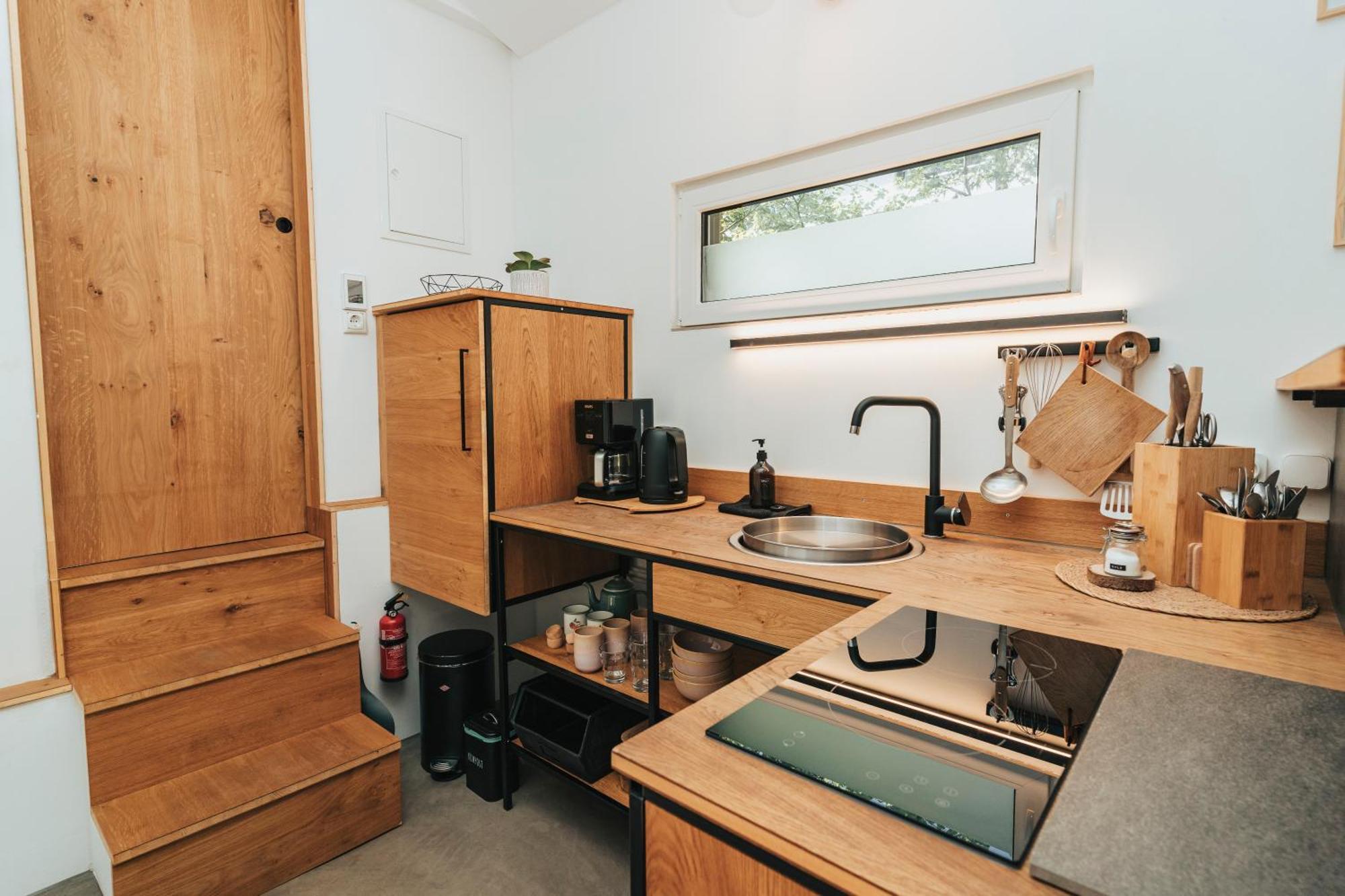 Modernes Tinyhouse Trailer Cabins Am Waldrand - Mit Seezugang エーギング エクステリア 写真