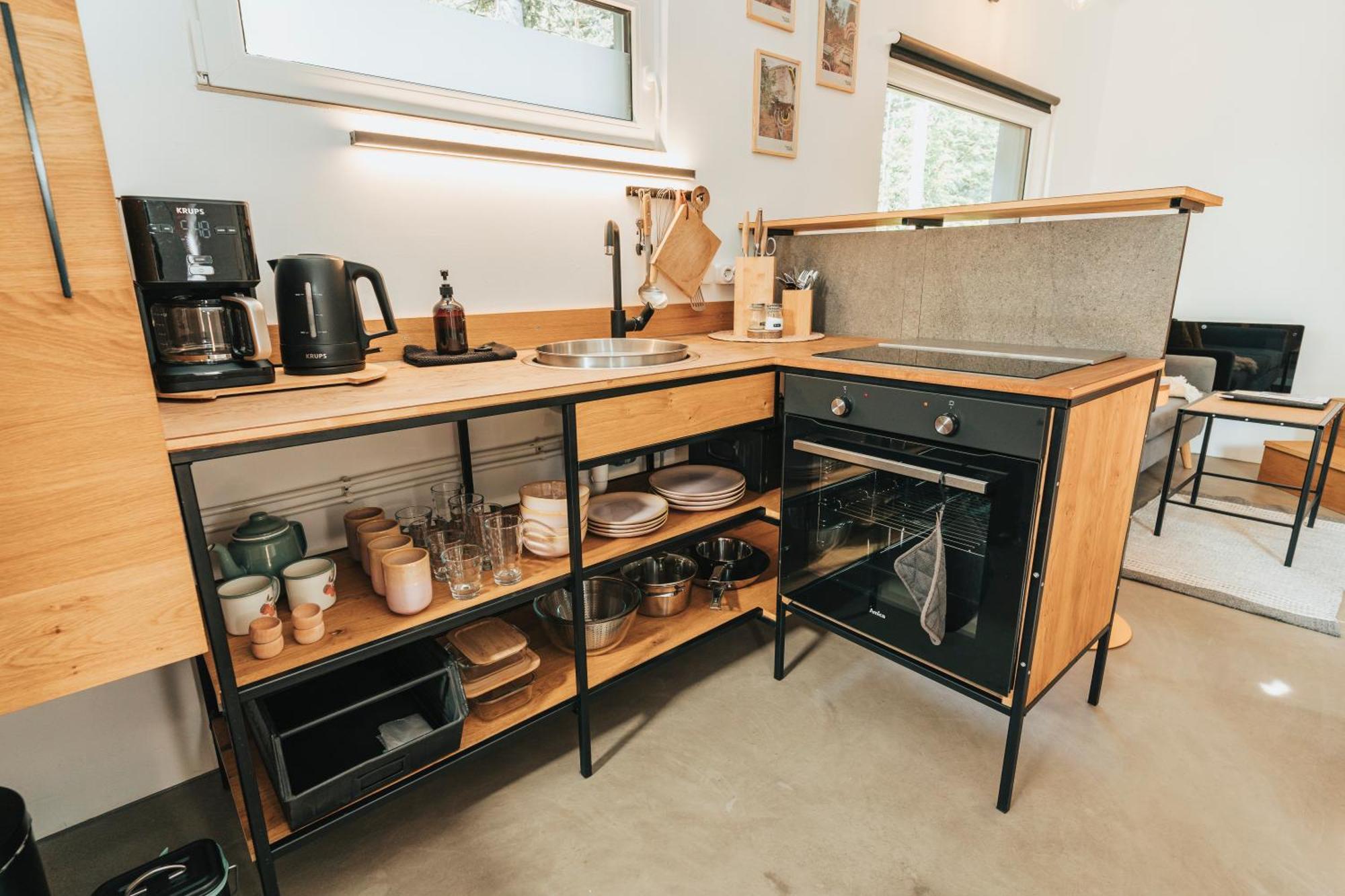 Modernes Tinyhouse Trailer Cabins Am Waldrand - Mit Seezugang エーギング エクステリア 写真