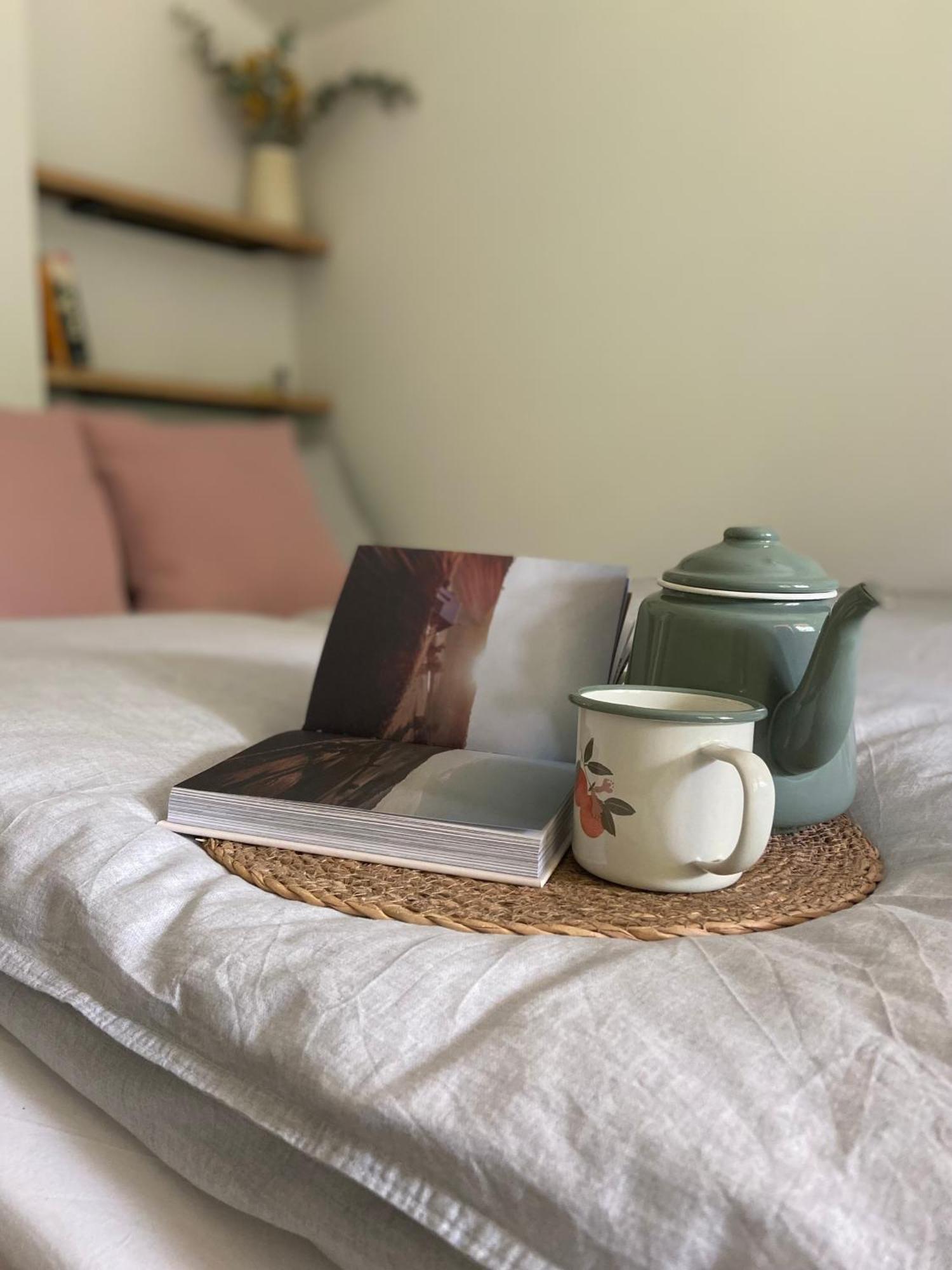 Modernes Tinyhouse Trailer Cabins Am Waldrand - Mit Seezugang エーギング エクステリア 写真