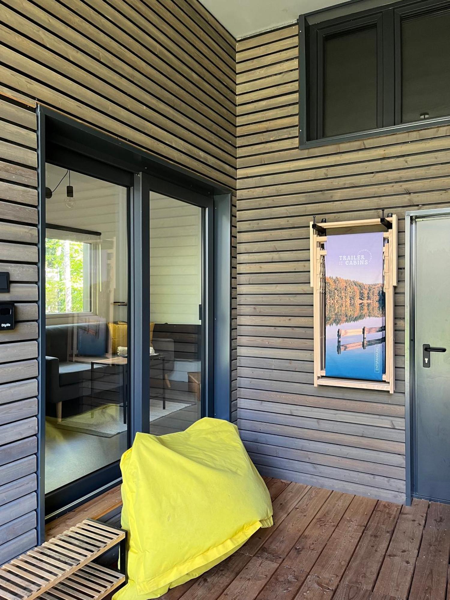 Modernes Tinyhouse Trailer Cabins Am Waldrand - Mit Seezugang エーギング エクステリア 写真