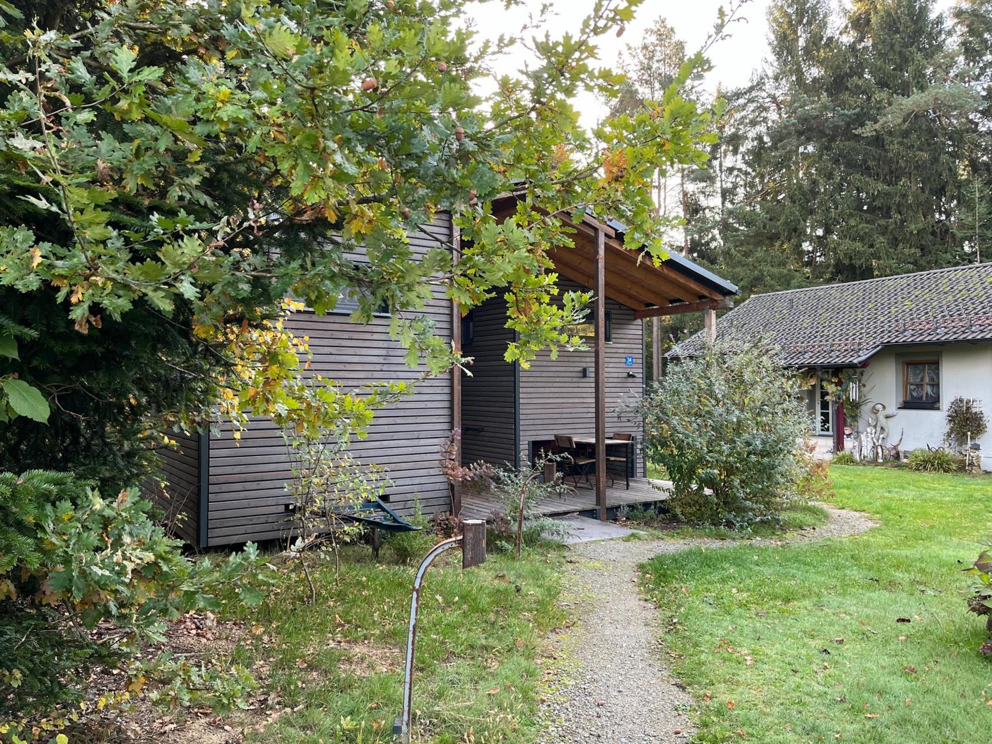 Modernes Tinyhouse Trailer Cabins Am Waldrand - Mit Seezugang エーギング エクステリア 写真