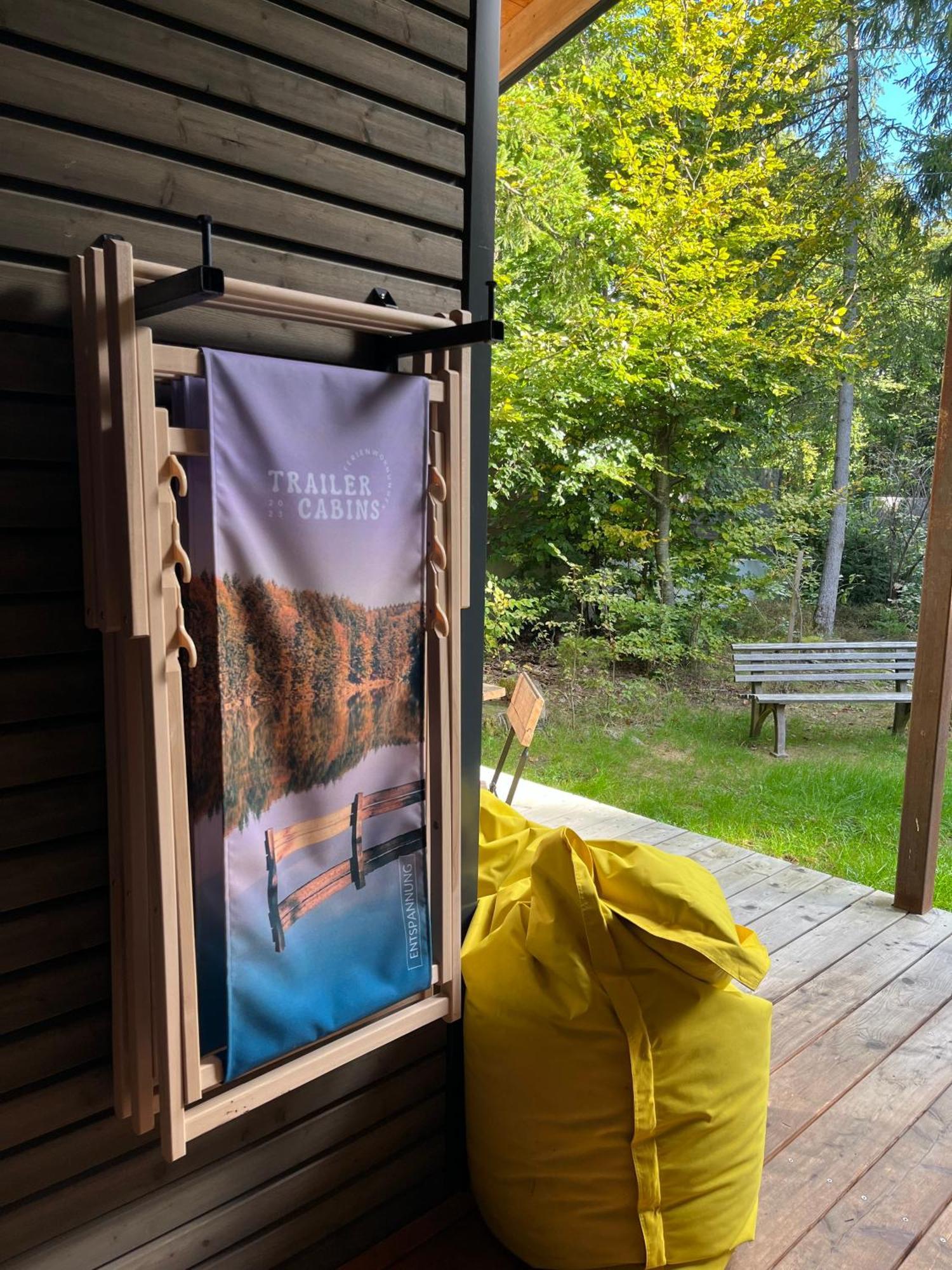 Modernes Tinyhouse Trailer Cabins Am Waldrand - Mit Seezugang エーギング エクステリア 写真