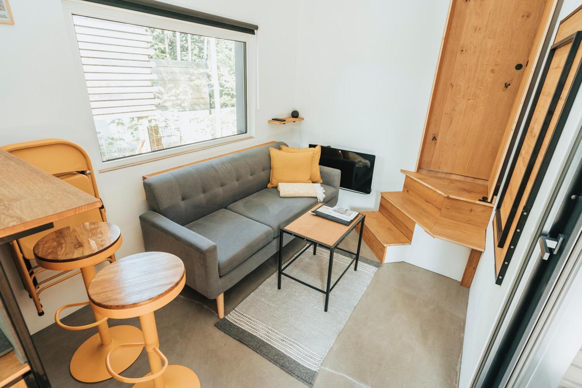 Modernes Tinyhouse Trailer Cabins Am Waldrand - Mit Seezugang エーギング エクステリア 写真