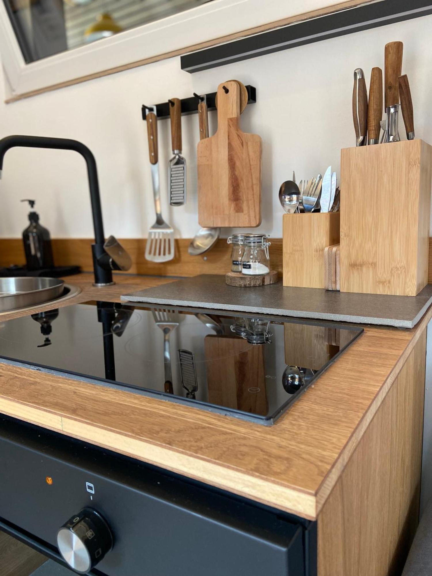 Modernes Tinyhouse Trailer Cabins Am Waldrand - Mit Seezugang エーギング エクステリア 写真
