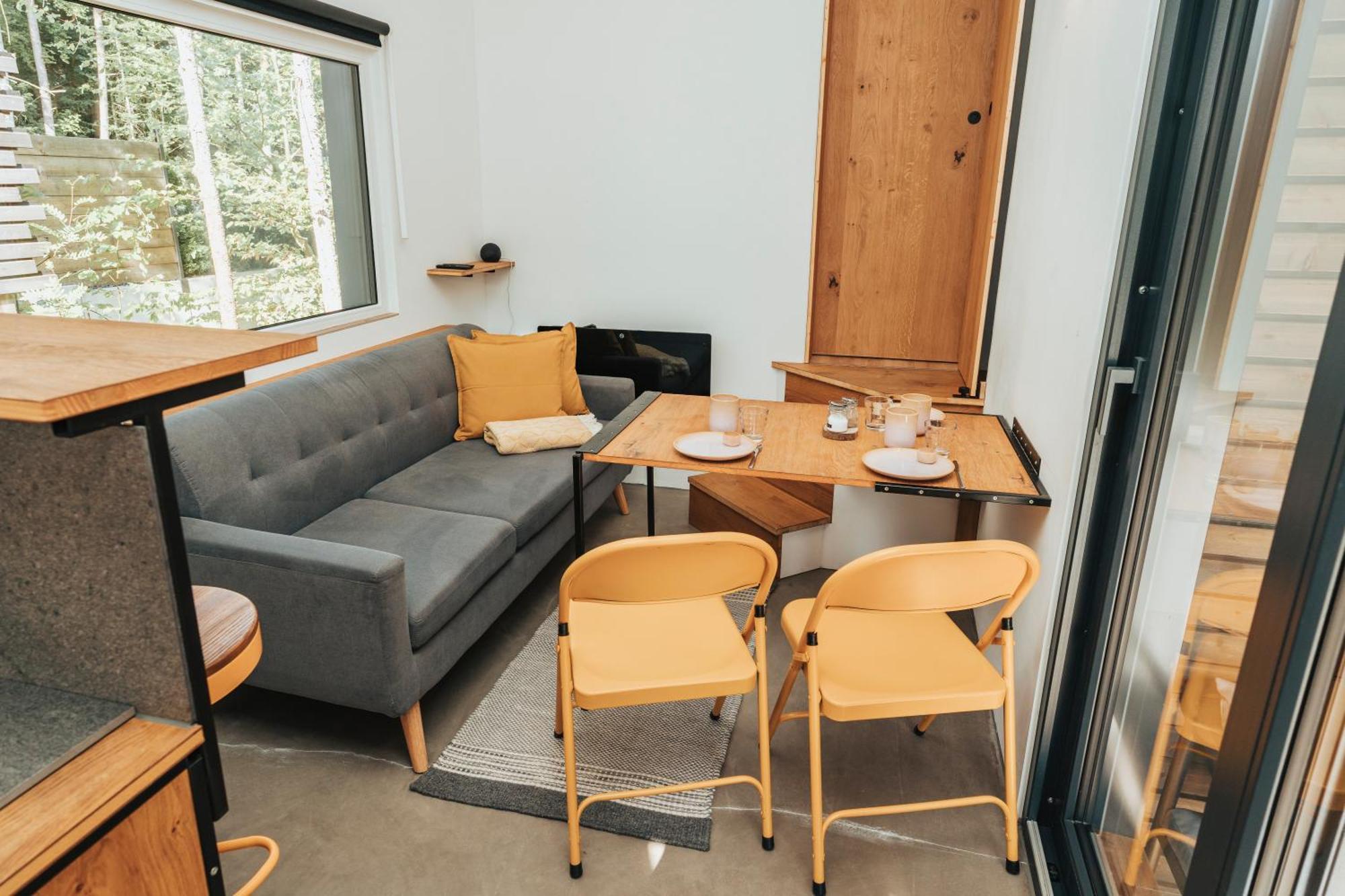 Modernes Tinyhouse Trailer Cabins Am Waldrand - Mit Seezugang エーギング エクステリア 写真