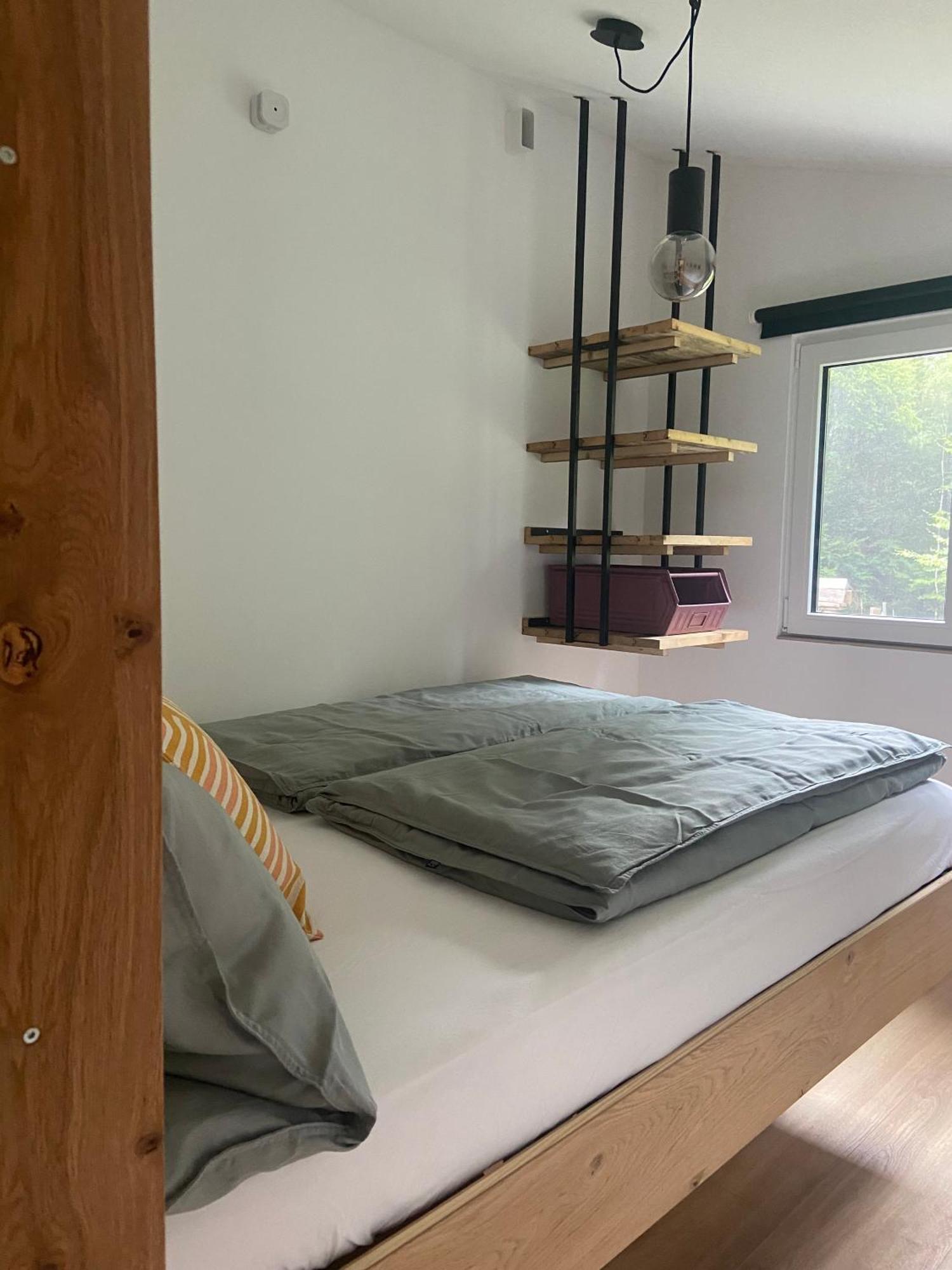 Modernes Tinyhouse Trailer Cabins Am Waldrand - Mit Seezugang エーギング エクステリア 写真